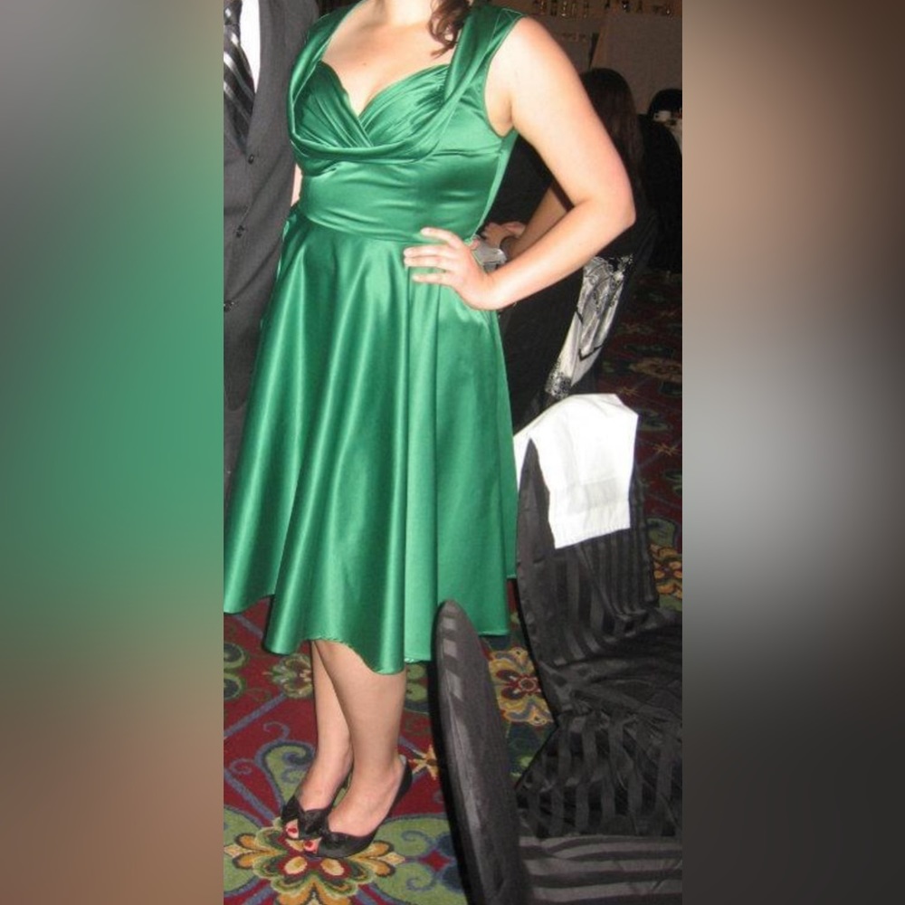 TRASHY DIVA- Gorgeous Green Satin Trashy Diva retro dress size 16